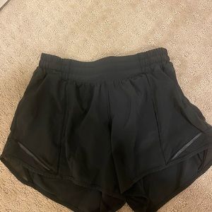 Lululemon Hotty-Hot Shorts 4” (black) Size 4